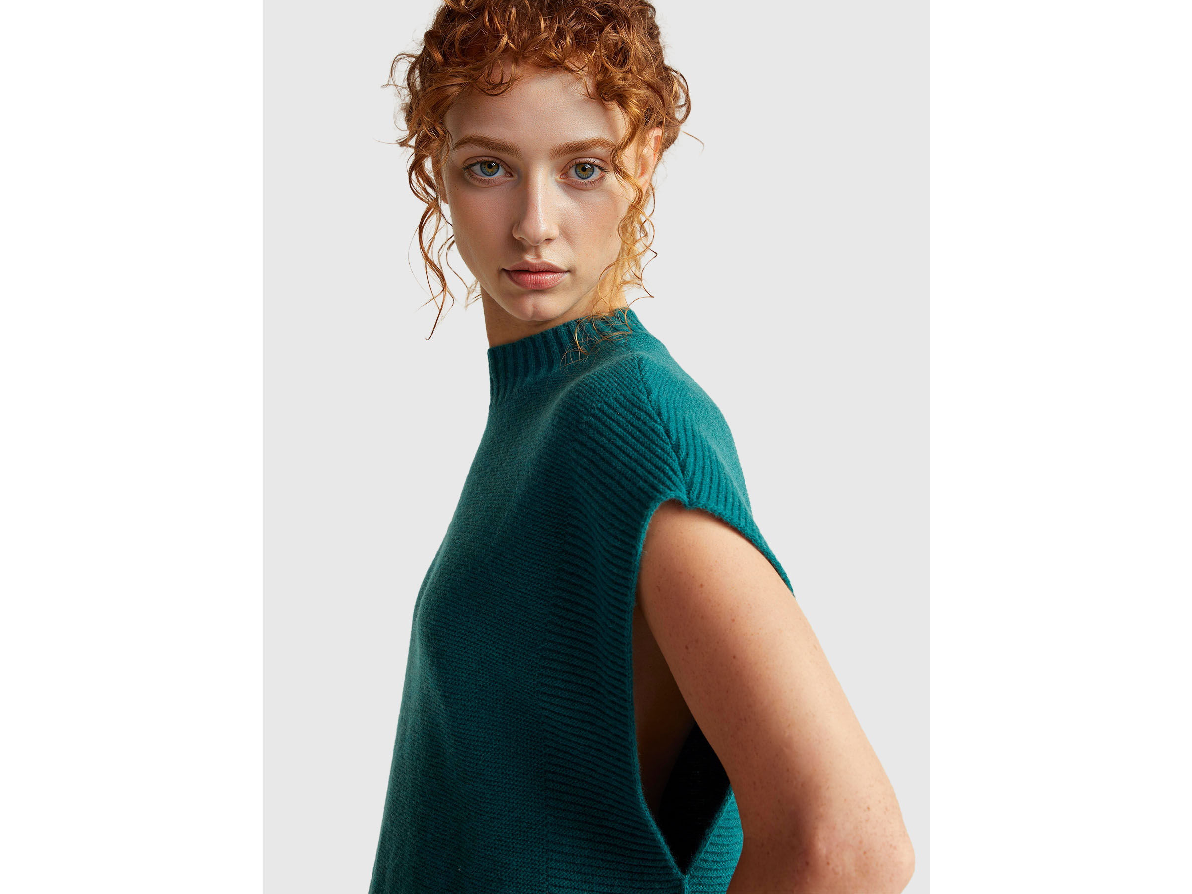 SLEEVELESS SWEATER Women image number 4